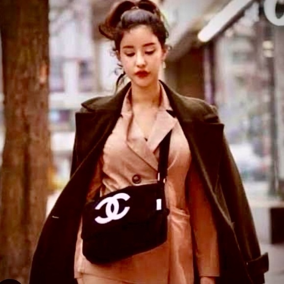 PRICE DROP 💥💥💥CHANEL Elegant Precision Crossbody Fuzzy Bag - Picture 3 of 13